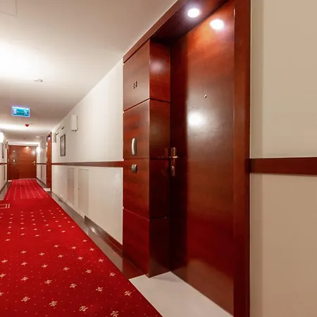Center Exclusive By Renters Prestige