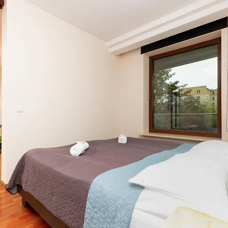 Center Exclusive By Renters Prestige *