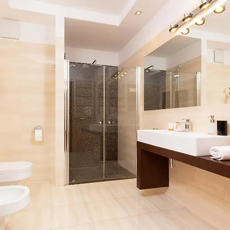 Center Exclusive By Renters Prestige