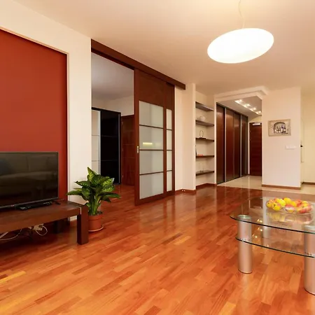 Center Exclusive By Renters Prestige